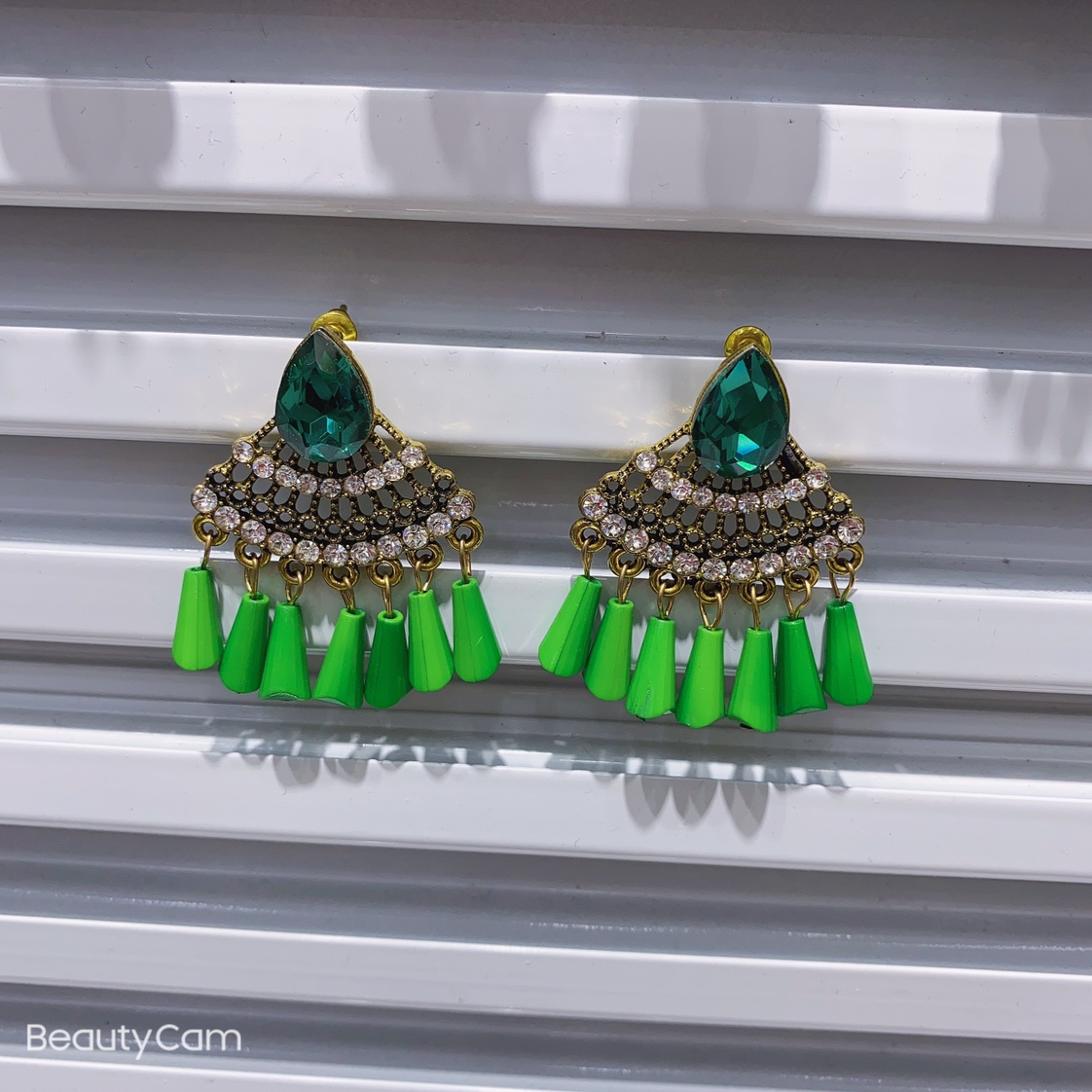 2020 new European and American foreign trade exaggerated earrings big brand Bohemian vintage hollow-out earrings green hanging with the same color department of small conical earrings thumbnail