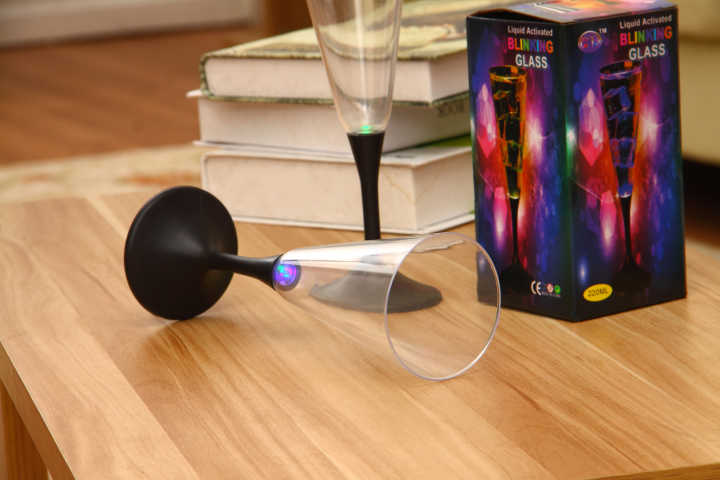 炫彩感应闪光杯婚庆用品爆款产品，各式各样闪光电子产品和玩具开关红酒杯详情图7