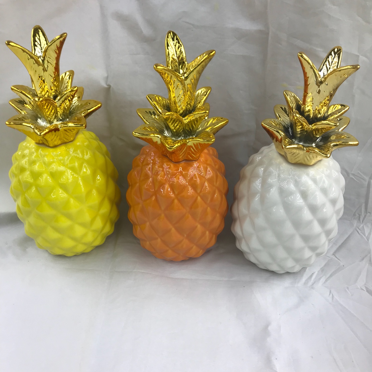 Ceramic electroplated pineapple ornaments, colored glaze pineapple entrance ornaments, wine cabinet ornaments details Picture