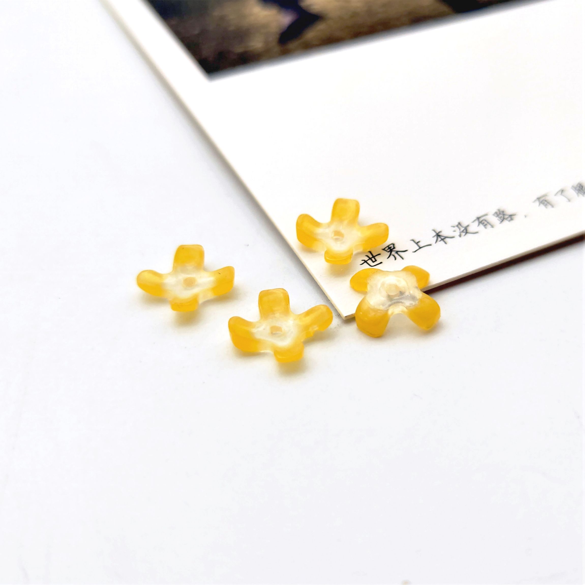 Resin imitation yellow disc osmanthus four-petal flower handcrafted DIY Hanfu hairpins, accessories, ear studs, handicraft accessories Specification image