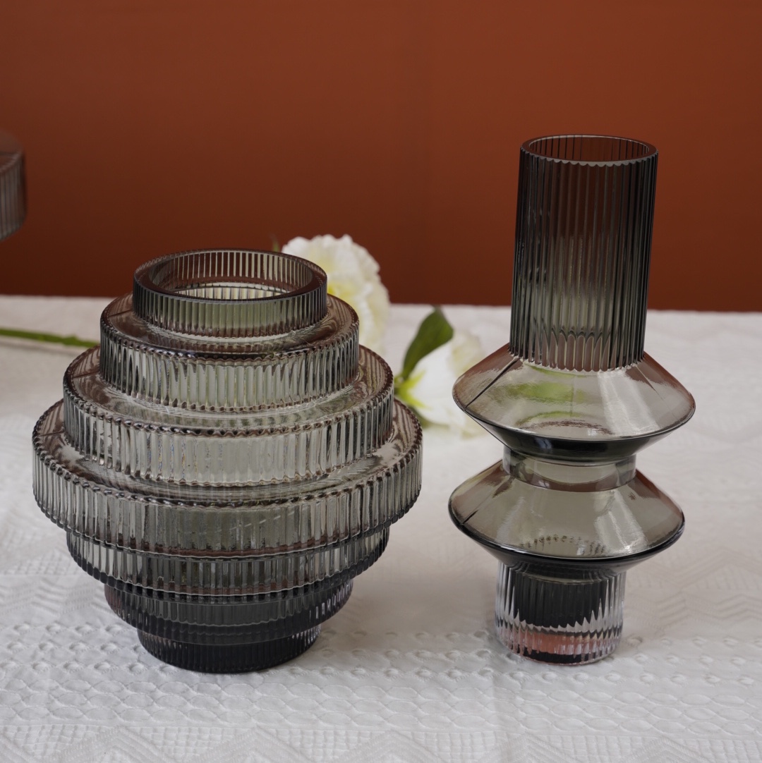 وصف مختصر لبائع الزخرفة المنزلية في غرفة المعيشة، في شكل مزهرية زجاجية مبتكرة حديثة Item Picture