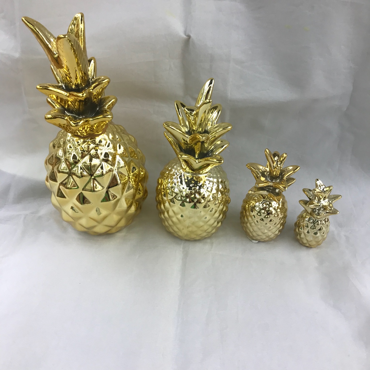 Ceramic electroplated pineapple ornaments, countertop small ornaments, entrance hall ornaments details Picture