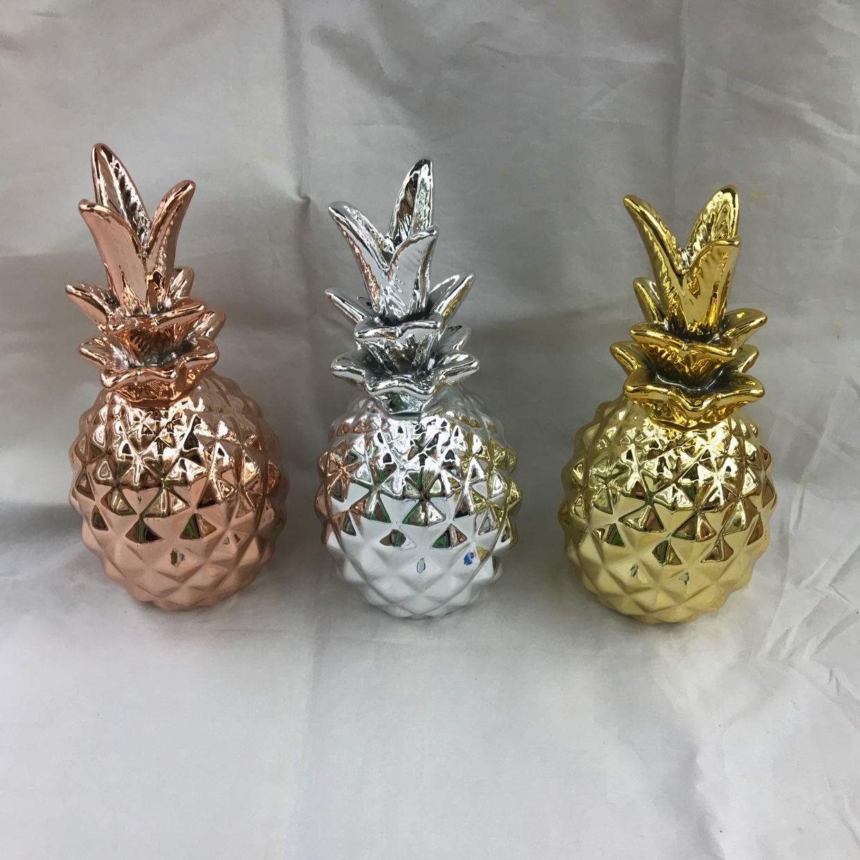 Ceramic electroplated pineapple ornaments, countertop small ornaments, entrance hall ornaments Item Picture