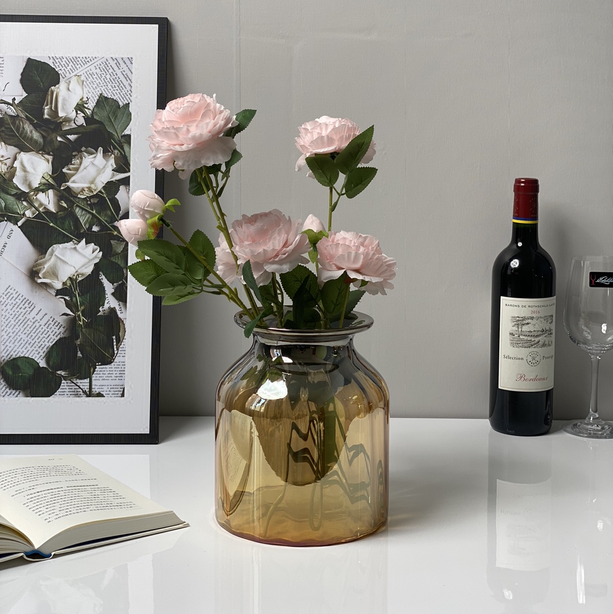 Nordic inr style transparent glass vase with vertical pattern gradient color inside the opening, creative home decoration item, flower arrangement, living room entrance decoration, factory direct sales and wholesale Specification image