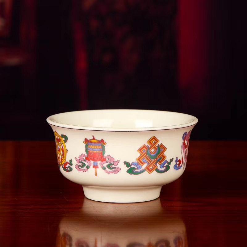 The auspicious Buddha's artifact is a bowl of eight treasures in the color of teeth