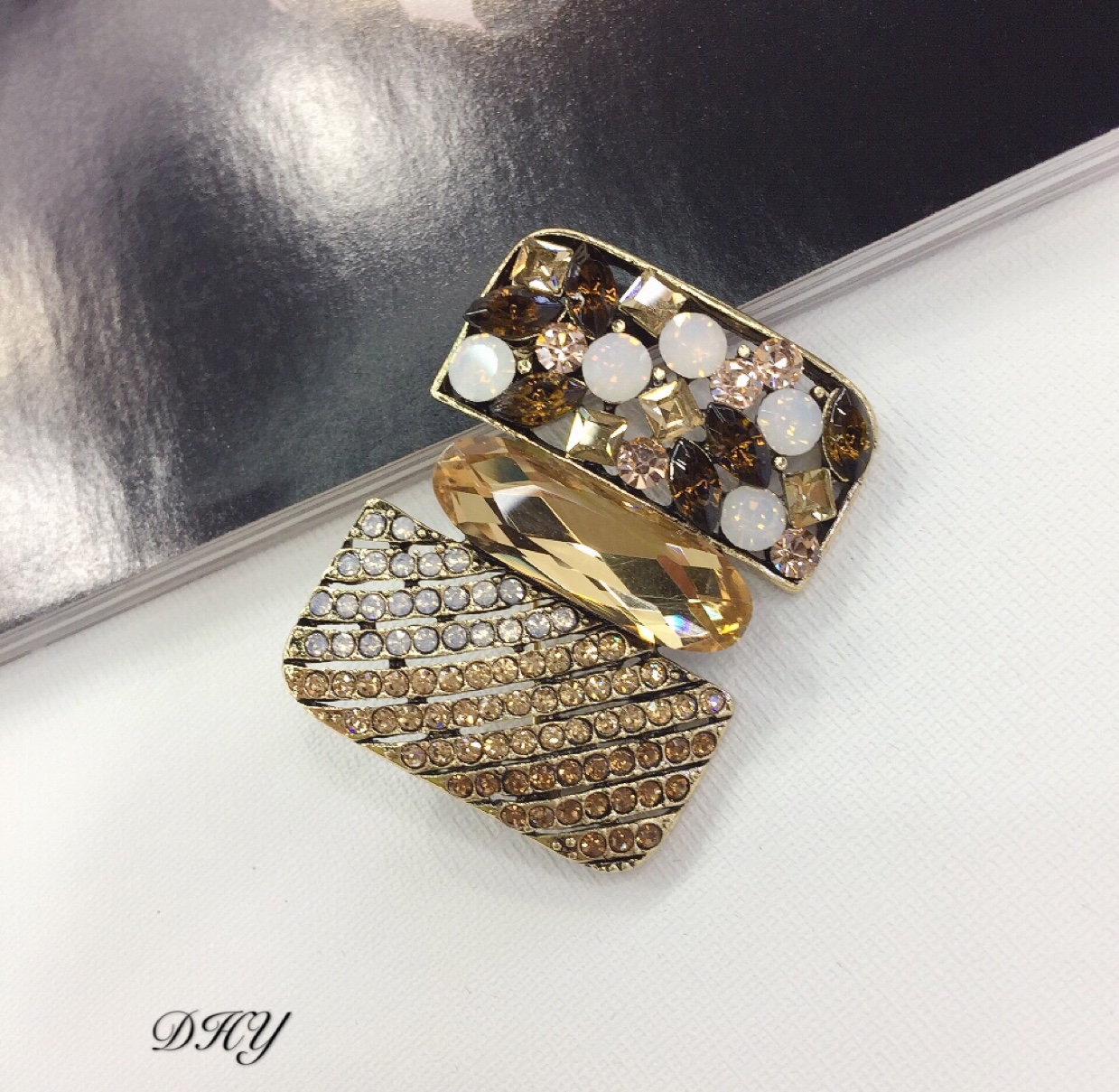 Vintage style high-grade brooch clothing accessories
Czech crystal import