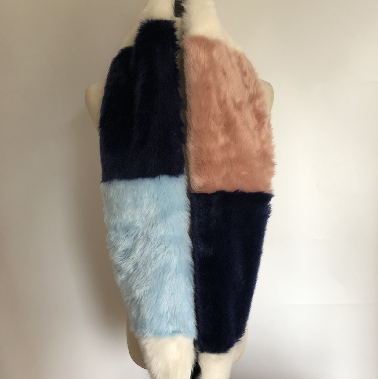 2020 New Winter Imitation Fur Fur Scarf Thickened Warm Color Bump Neck details Picture