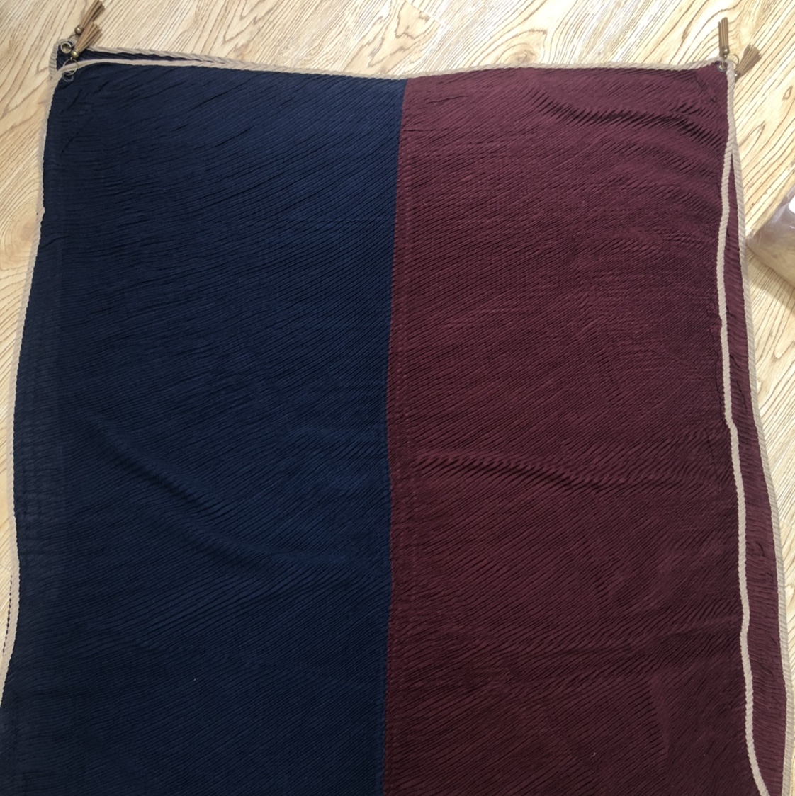 Two-color spliced creased long scarf