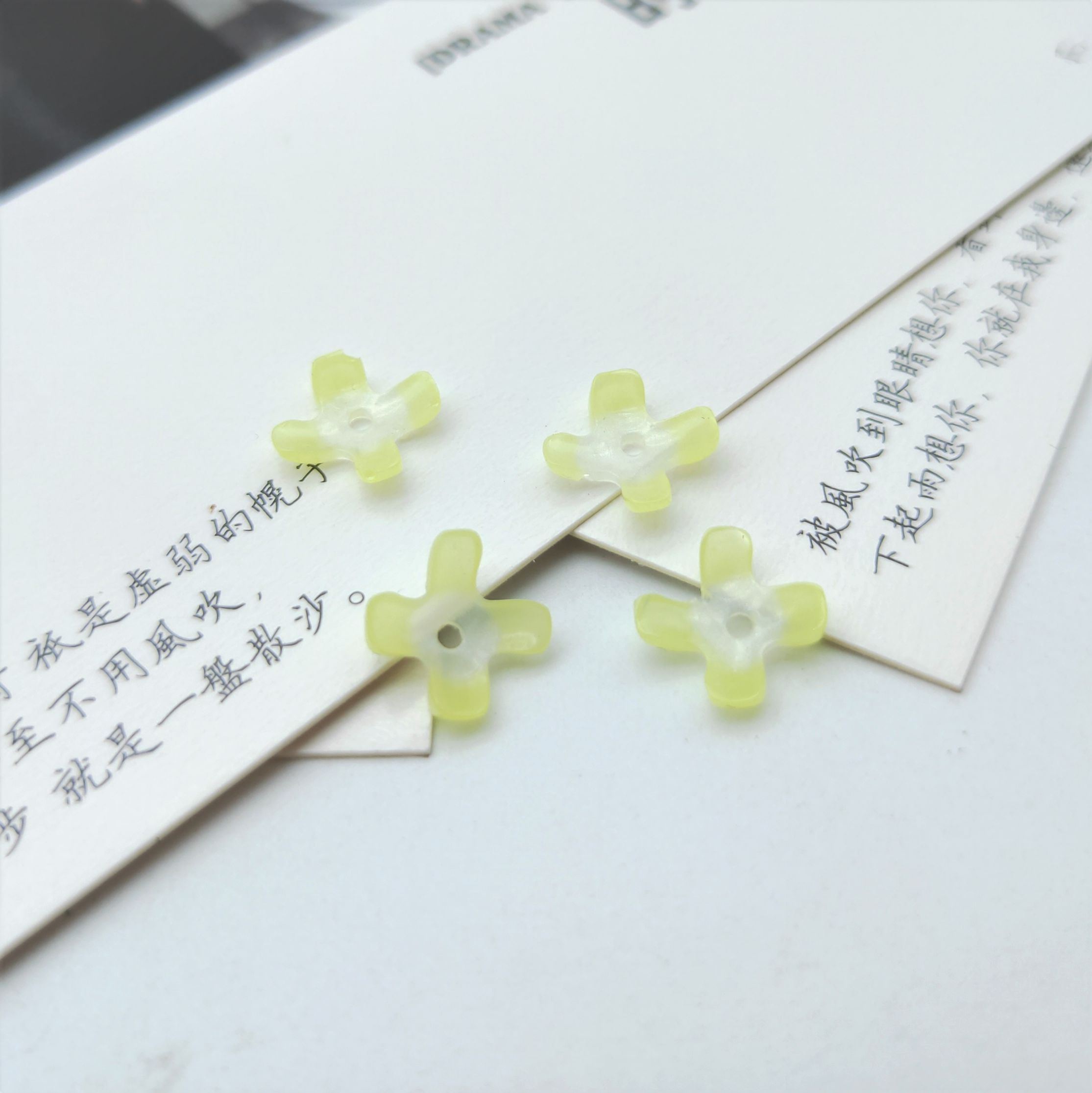 Resin imitation yellow disc osmanthus four-petal flower handcrafted DIY Hanfu hairpins, accessories, ear studs, handicraft accessories undefined