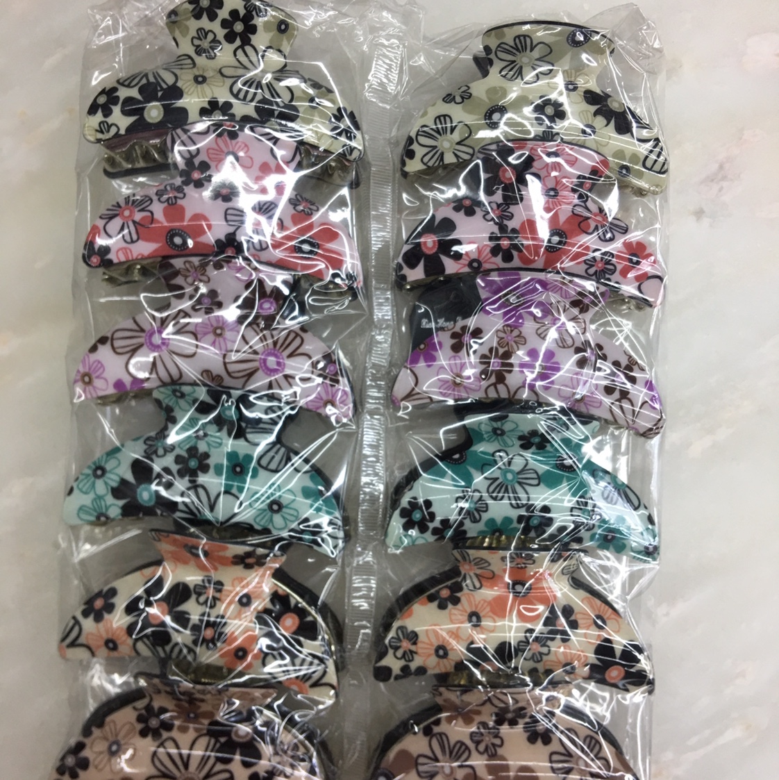 Manufacturers direct acrylic sheets to facilitate the use of shampoo, makeup claw clip thumbnail