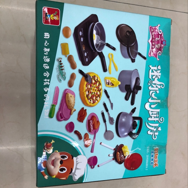 عدد الأطفال الذين لعبوا بلعب الأطفال 932 في مطابخ صغيرة