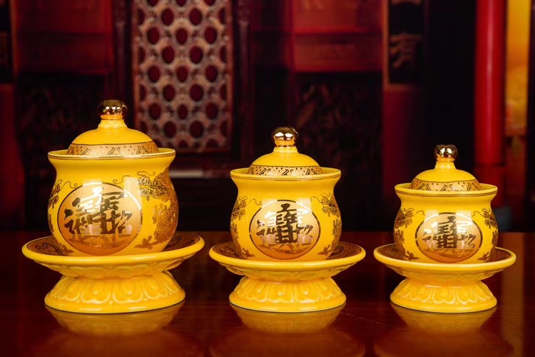 The auspicious Buddhist ornament is a yellow ancient lotus double dragon cup details Picture