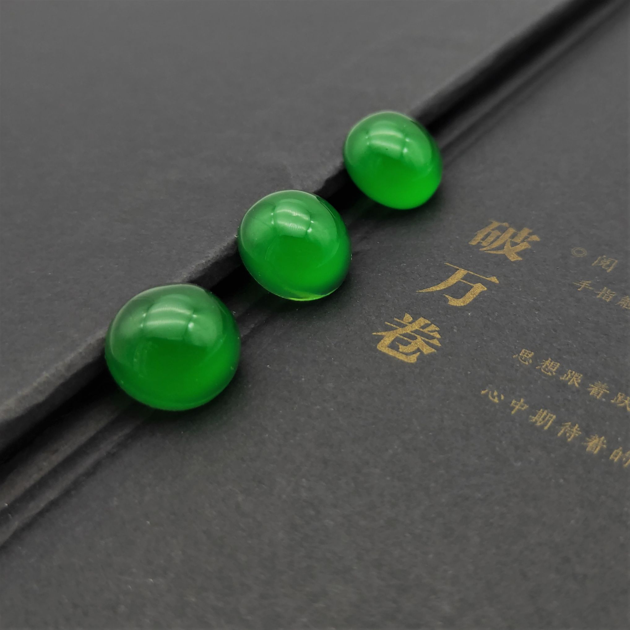 Micro-heating, selling imitation cat's eye resin light-sensitive ring face, flat bottom, smooth surface, round, 16mm, handmade DIY handicraft matching Specification image