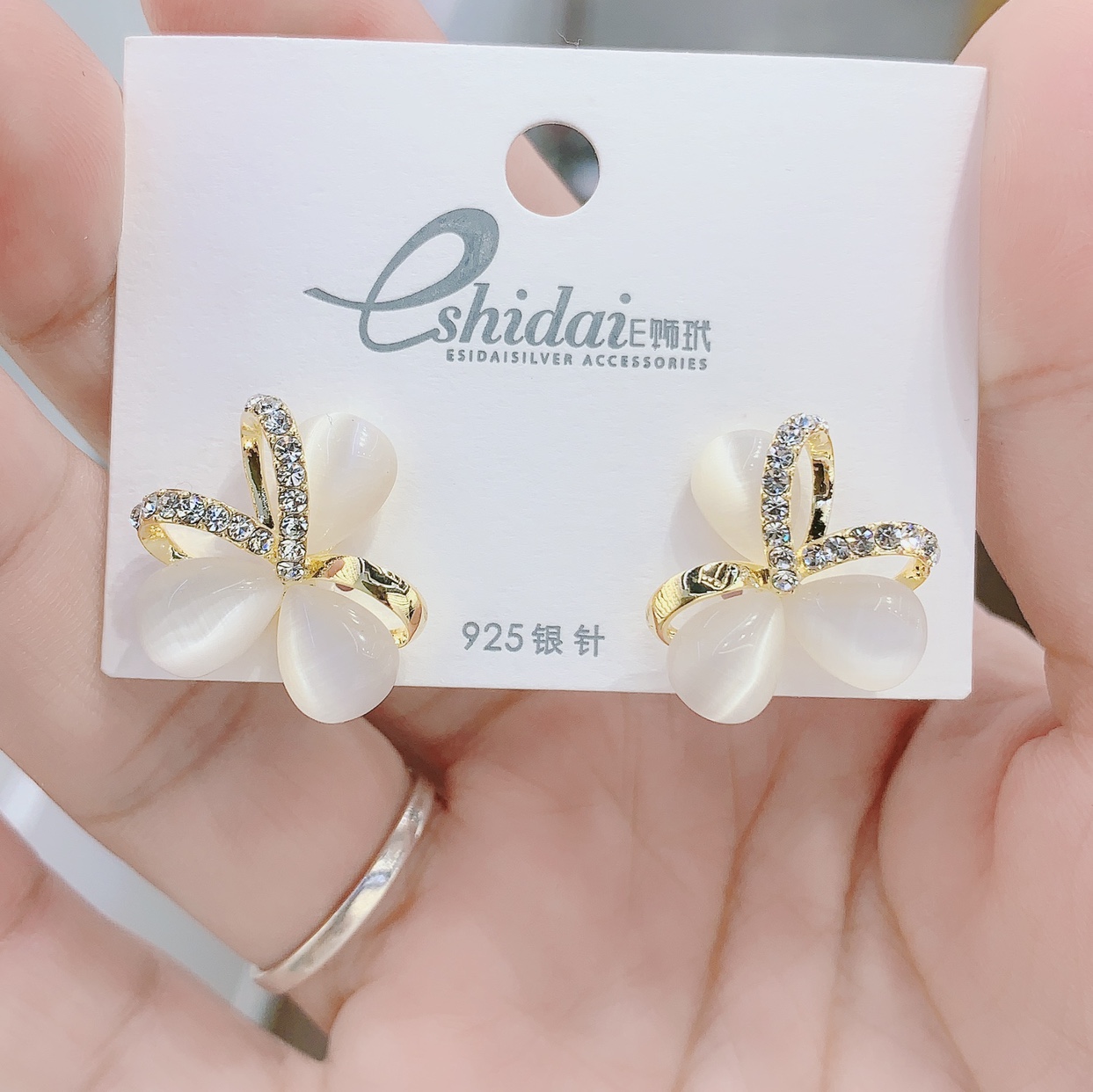 Cat-Eye Iris Fashion Earrings details Picture