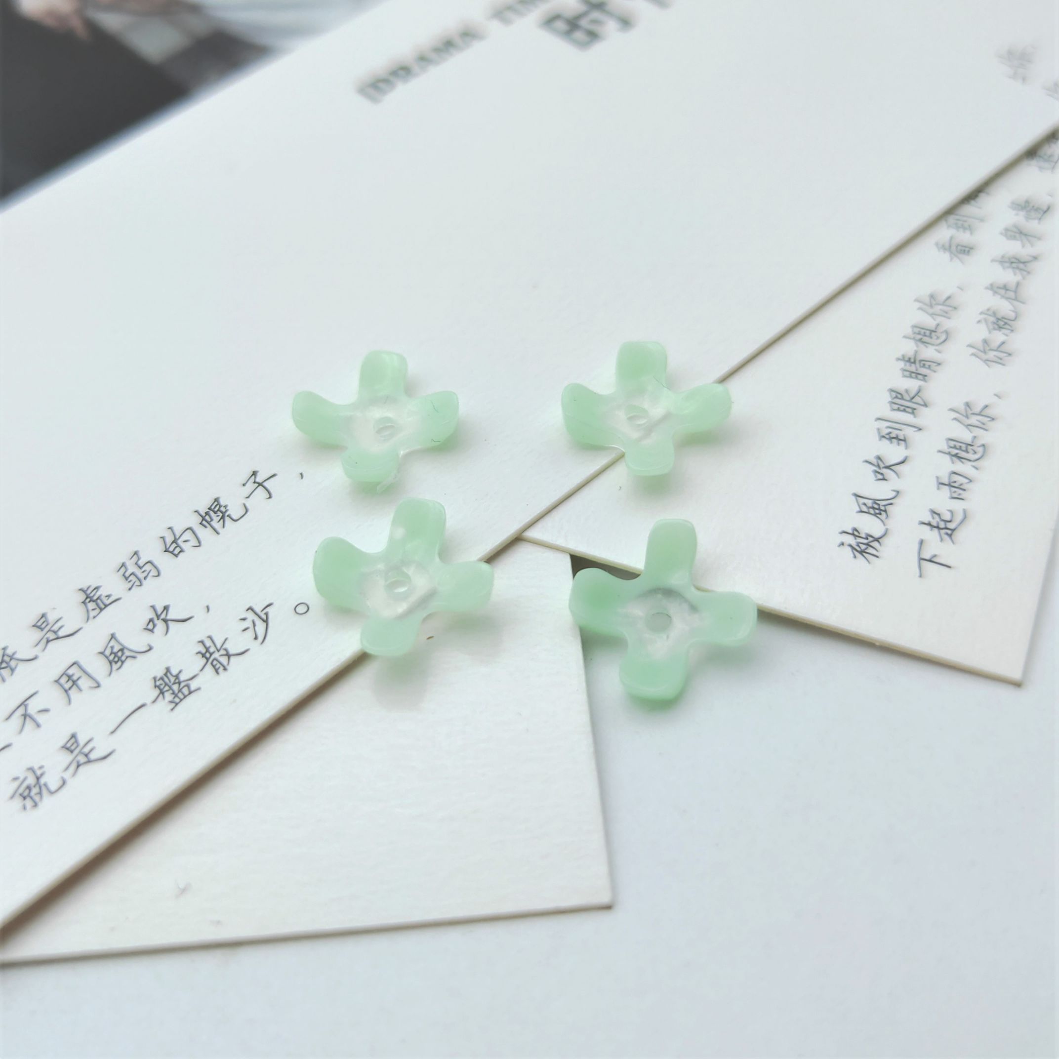 Resin imitation yellow disc osmanthus four-petal flower handcrafted DIY Hanfu hairpins, accessories, ear studs, handicraft accessories undefined