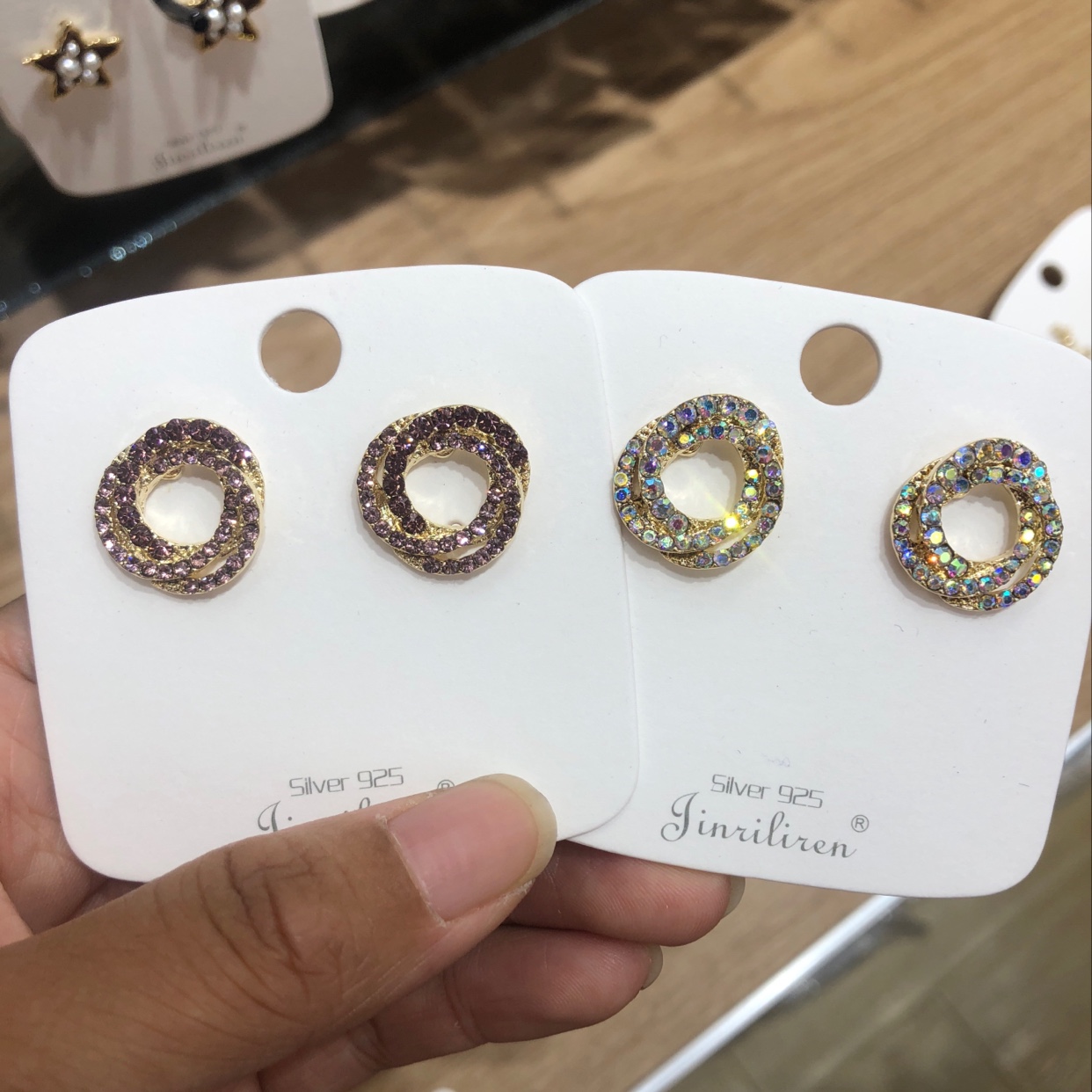 Today's stylish Korean-style trendy stud earrings, full of diamonds and hollowed-out stud earrings Application Scenario