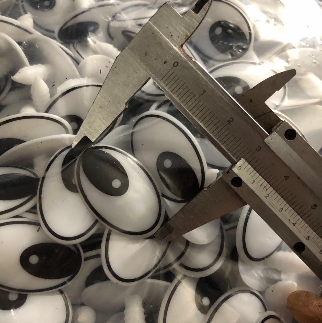 20x30 white cartoon eyes thumbnail