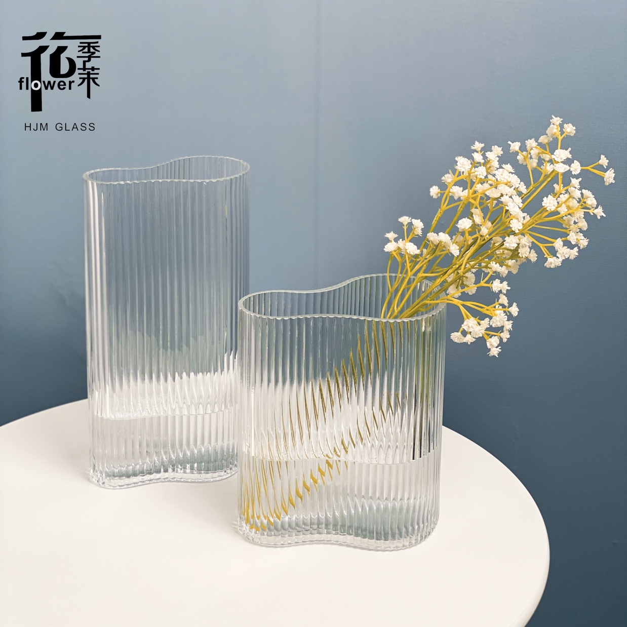 Nordic light luxury vertical striped glass vase, transparent flower arrangement, living room desktop, model room decoration Application Scenario
