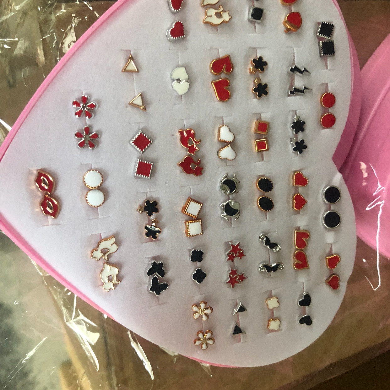 红，黑，白产品图