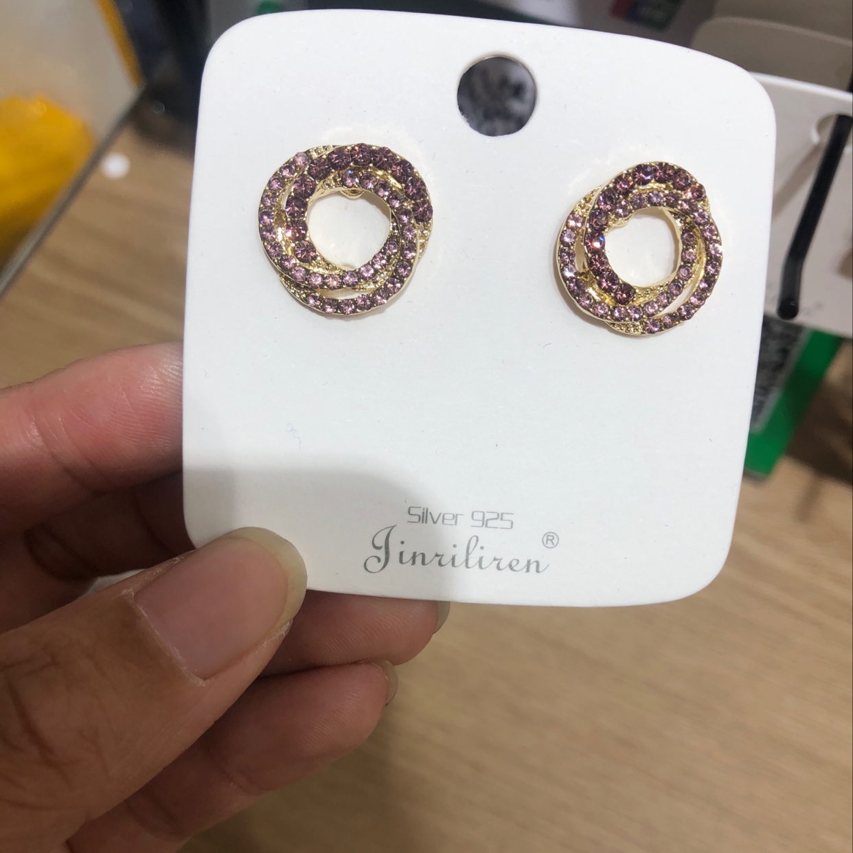 Today's stylish Korean-style trendy stud earrings, full of diamonds and hollowed-out stud earrings Specification image