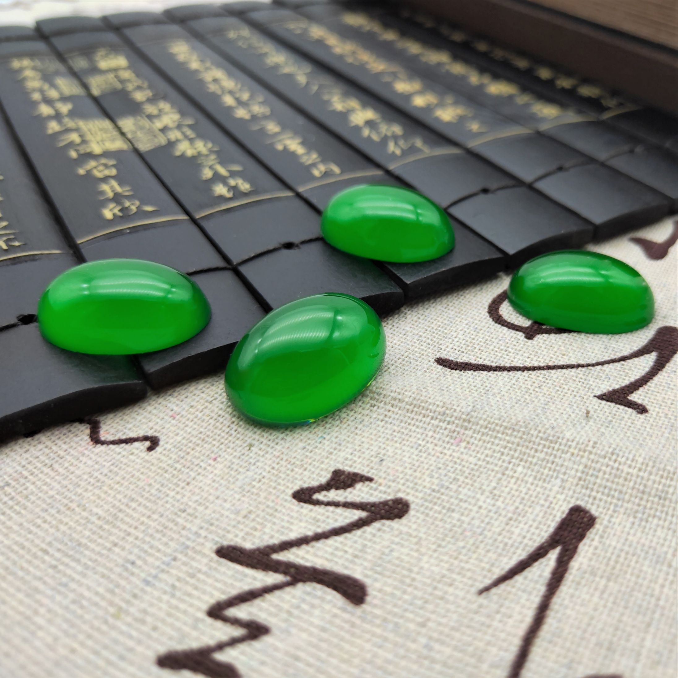 Large resin glossy oval-shaped light-sensitive cat's eye ring face diy step hairpin inlay material diy decoration Item Picture