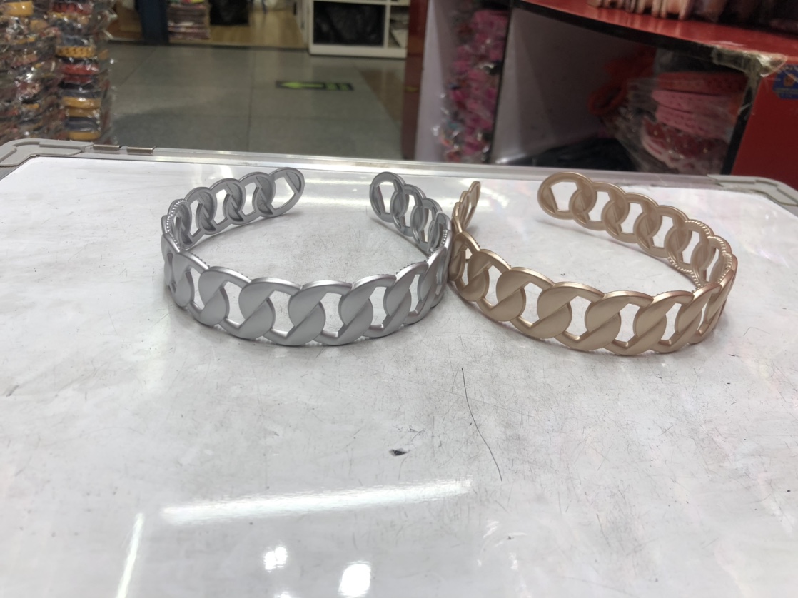 Chain two color head buckle thumbnail