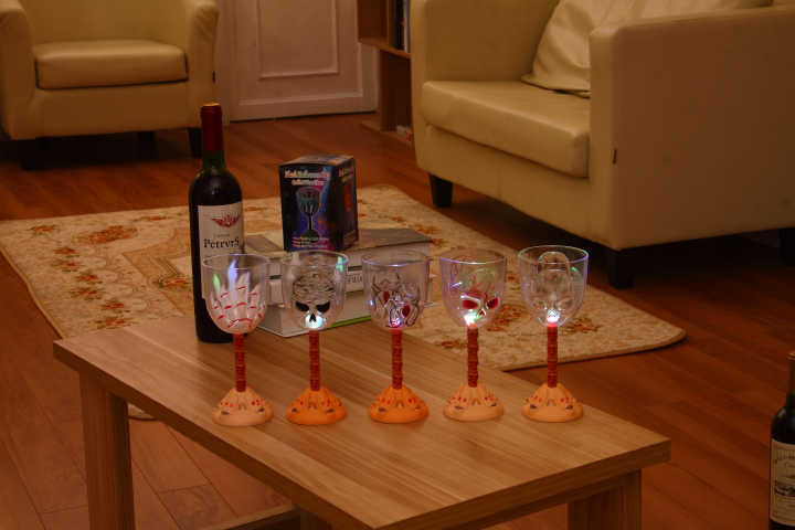 感应发光杯/闪光酒吧用品白底实物图