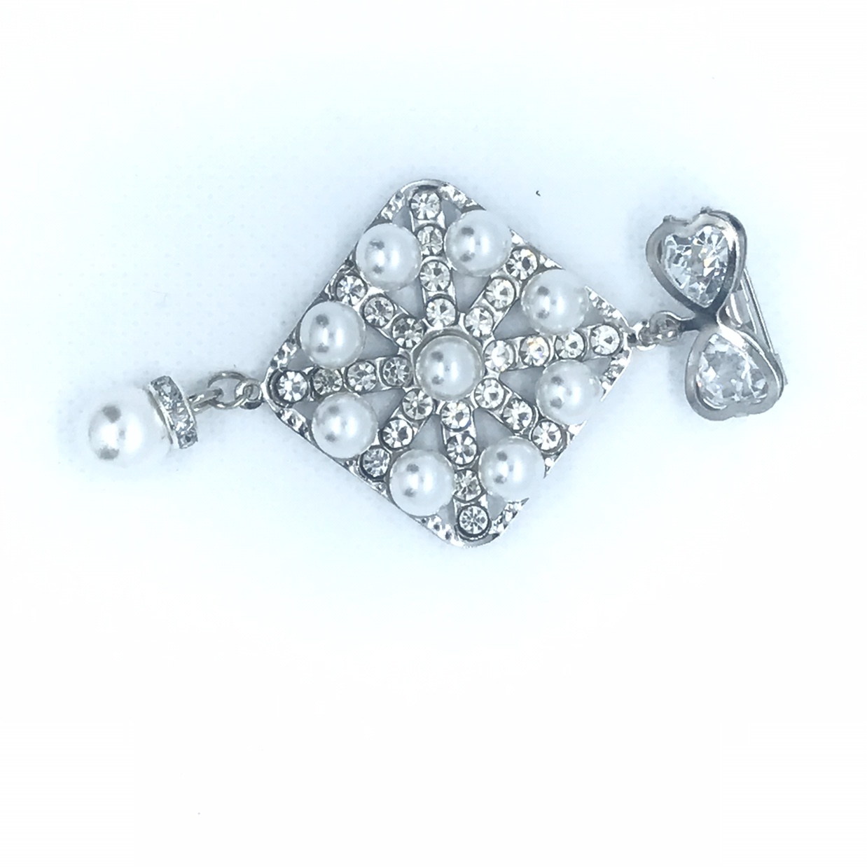 Factory direct sales: European and American retro fashion items with diamond clips, pearl brooches, coats, clothing accessories, shawls, scarves, buckles, shoe buckles, 011