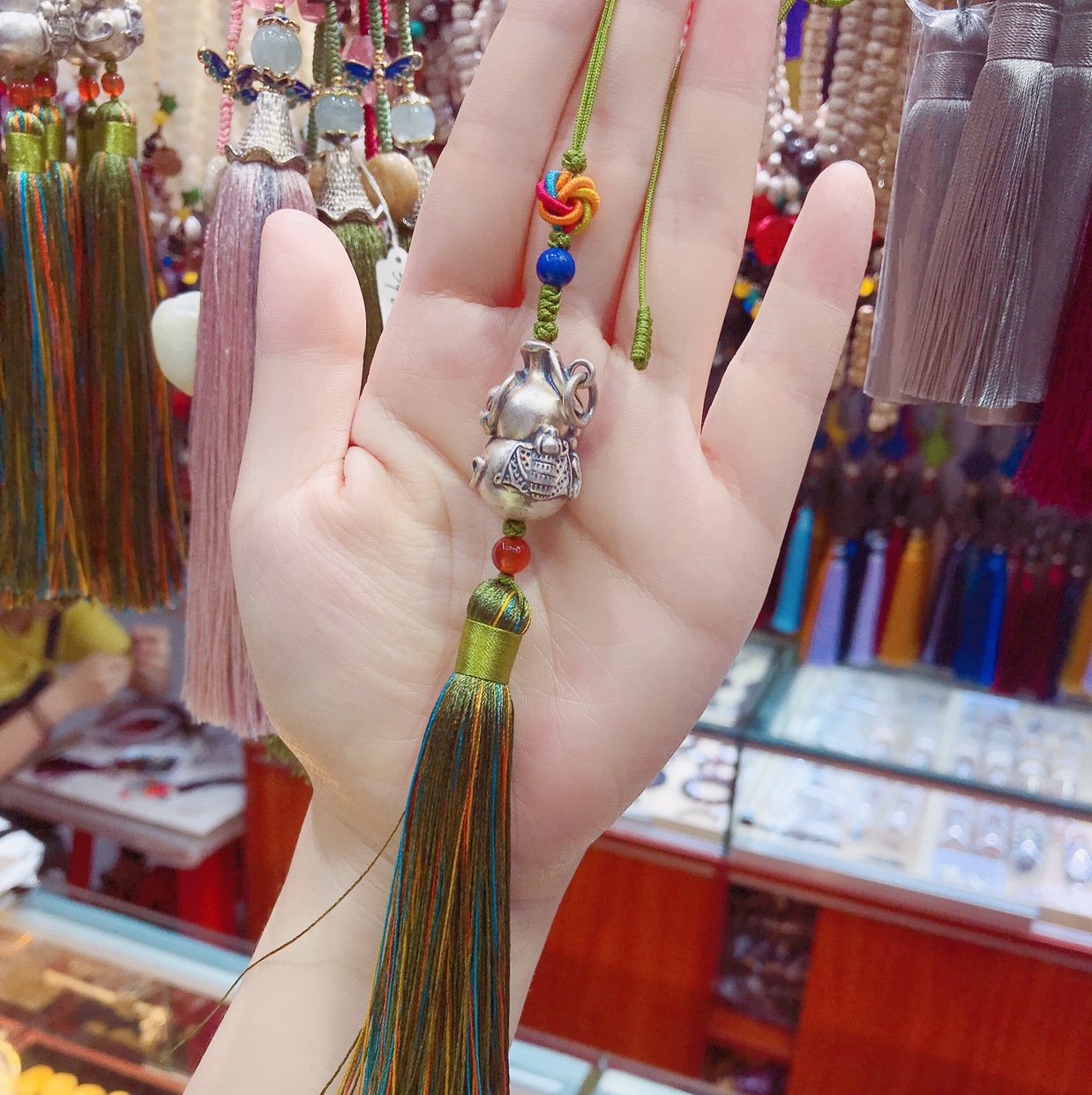 A small silver gourd pendant