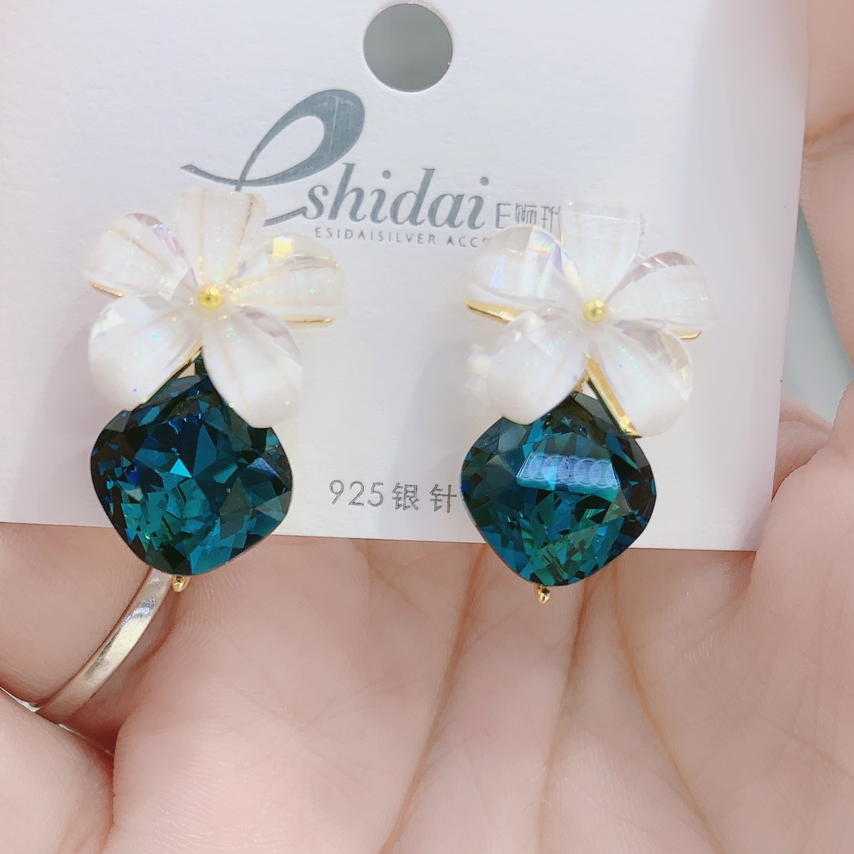 Stylish Crystal Flower Earrings