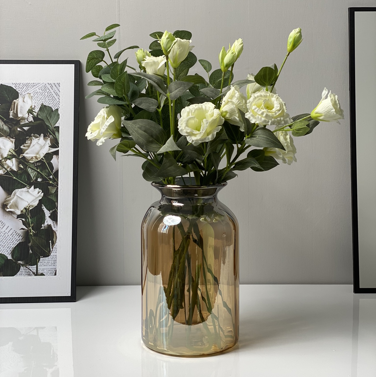 Nordic inr style transparent glass vase with vertical pattern gradient color inside the opening, creative home decoration item, flower arrangement, living room entrance decoration, factory direct sales and wholesale Item Picture