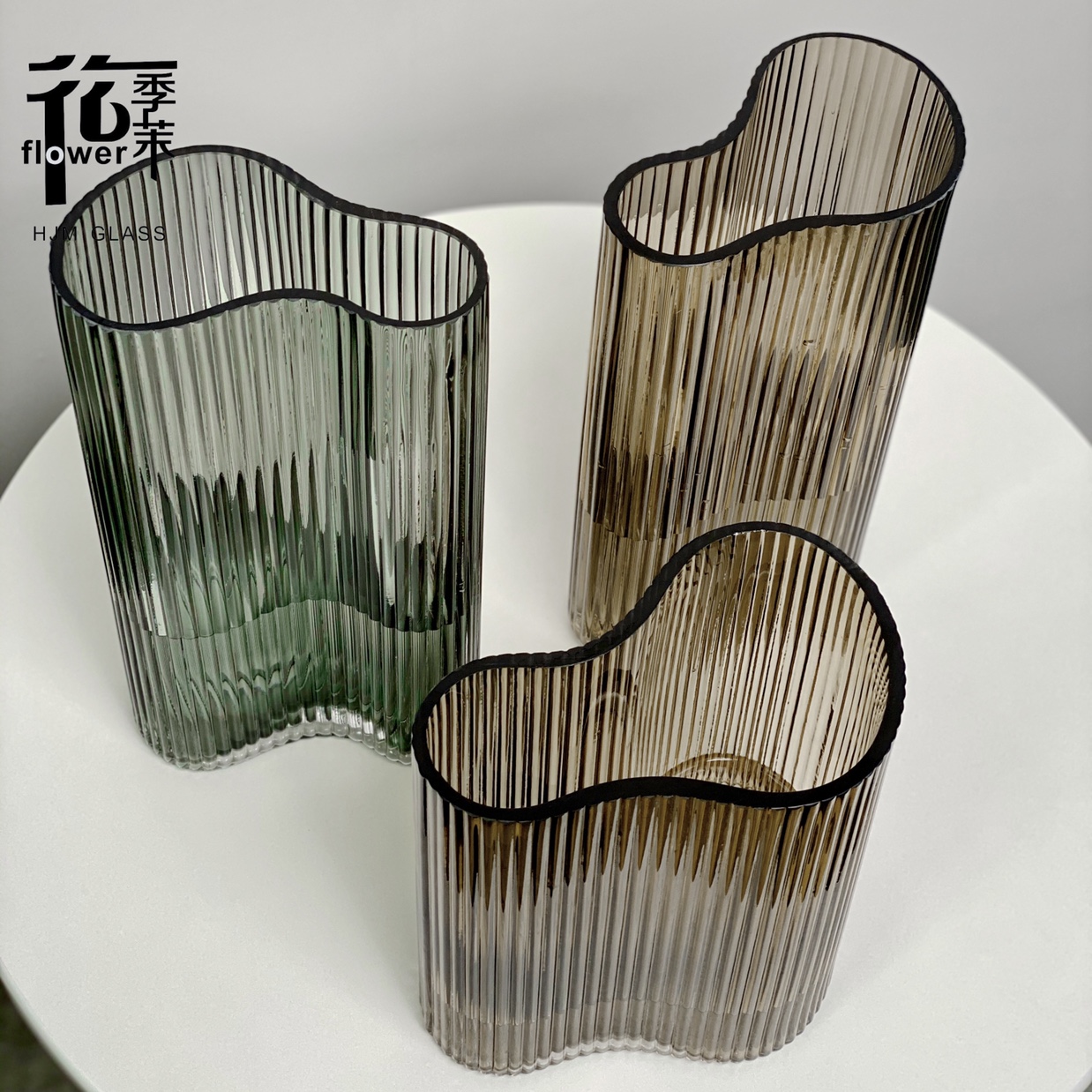 Nordic light luxury vertical striped glass vase, transparent flower arrangement, living room desktop, model room decoration