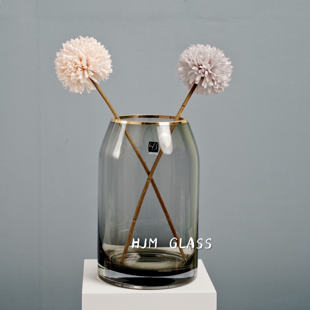 Nordic minimalist and light luxury hand-painted gold glass vases, creative design style, countertop flower arrangement, home decoration factory direct sales and wholesale details Picture