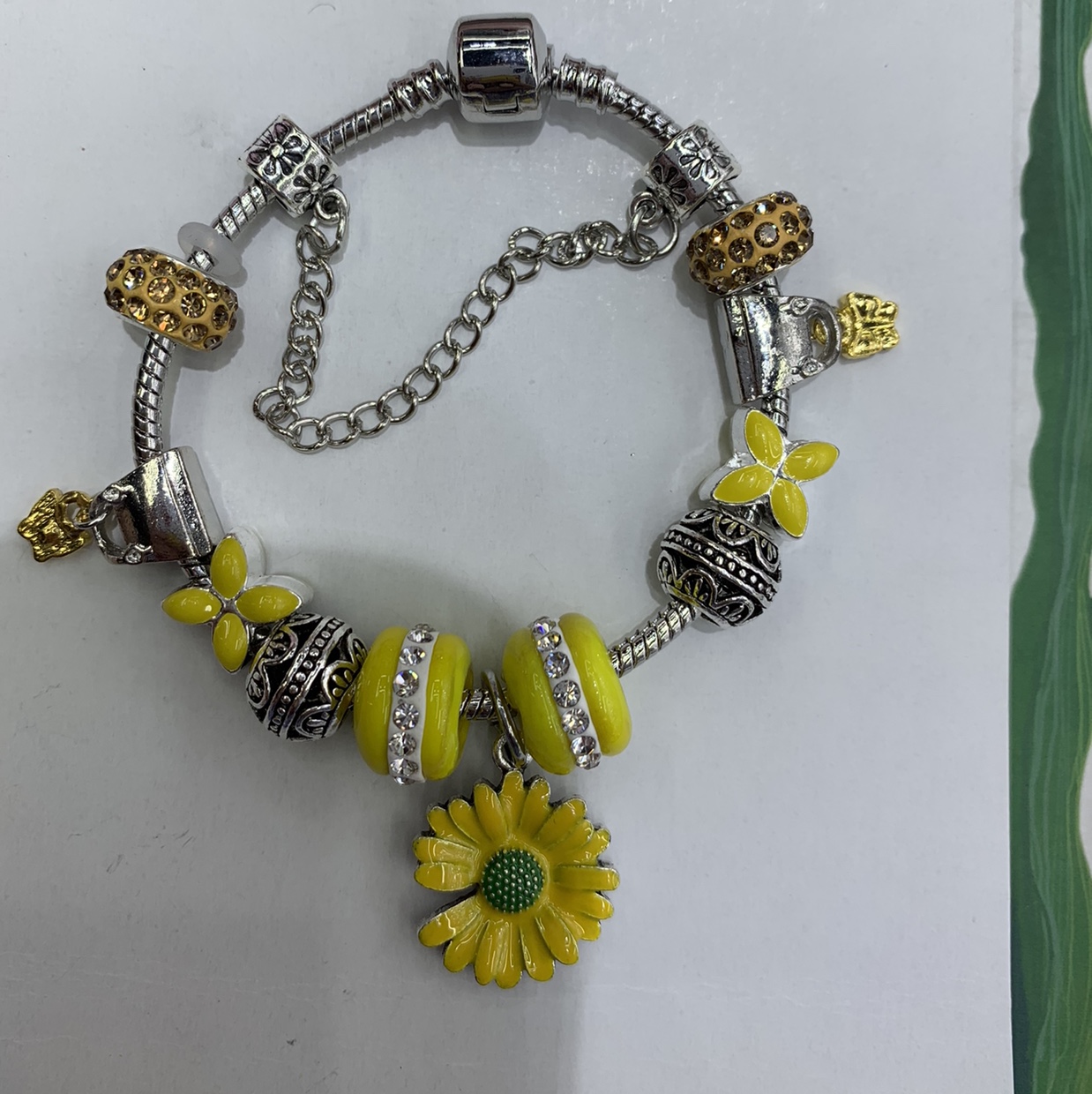 Donna bracelet with Daisy 🌼 pan thumbnail