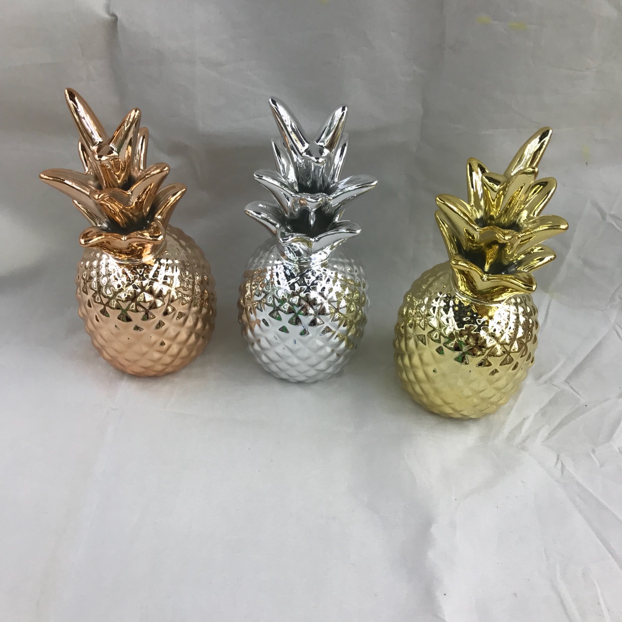Ceramic electroplated pineapple ornaments, countertop small ornaments, entrance hall ornaments undefined