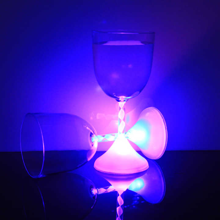闪光酒吧用品/感应发光杯白底实物图