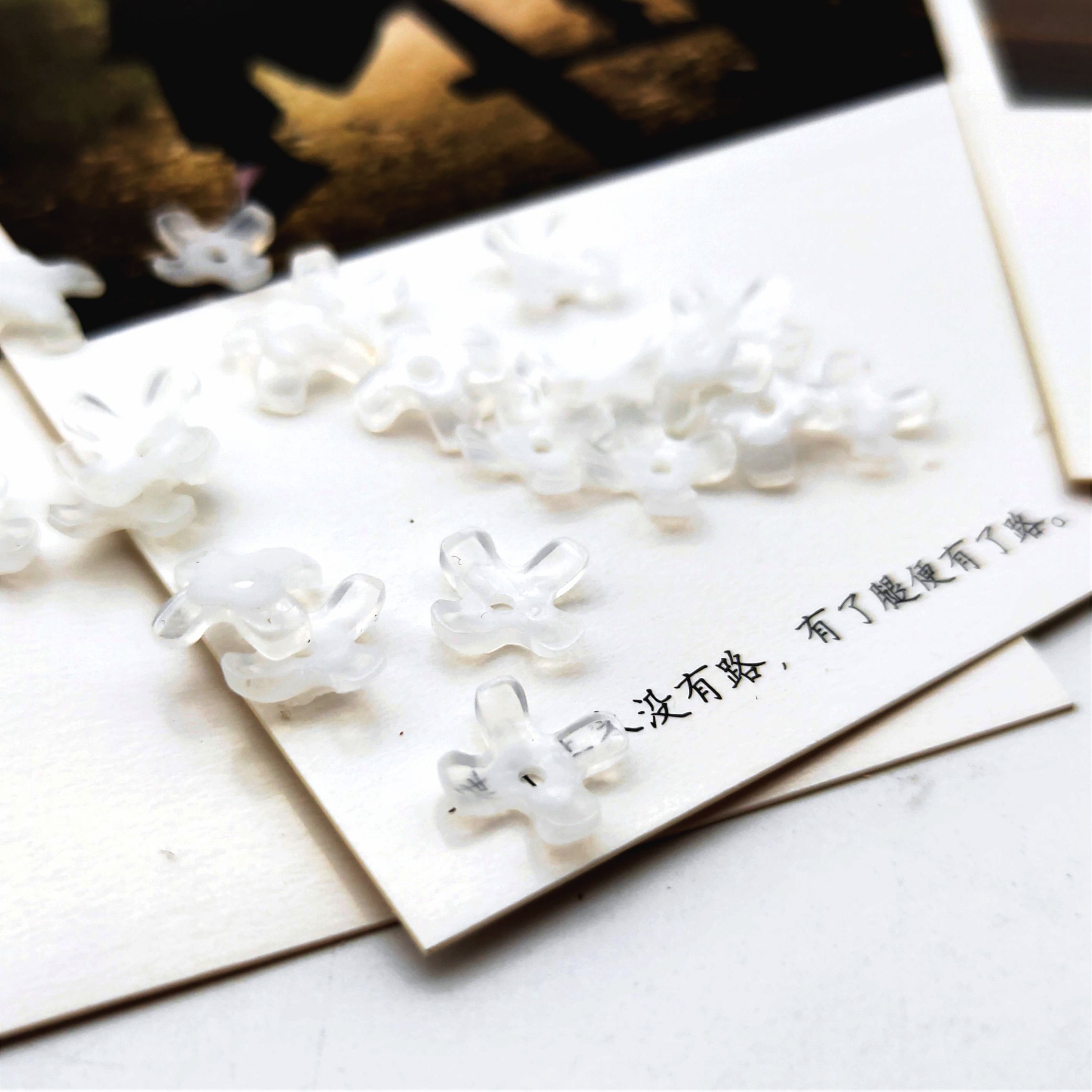 Resin imitation yellow disc osmanthus four-petal flower handcrafted DIY Hanfu hairpins, accessories, ear studs, handicraft accessories details Picture
