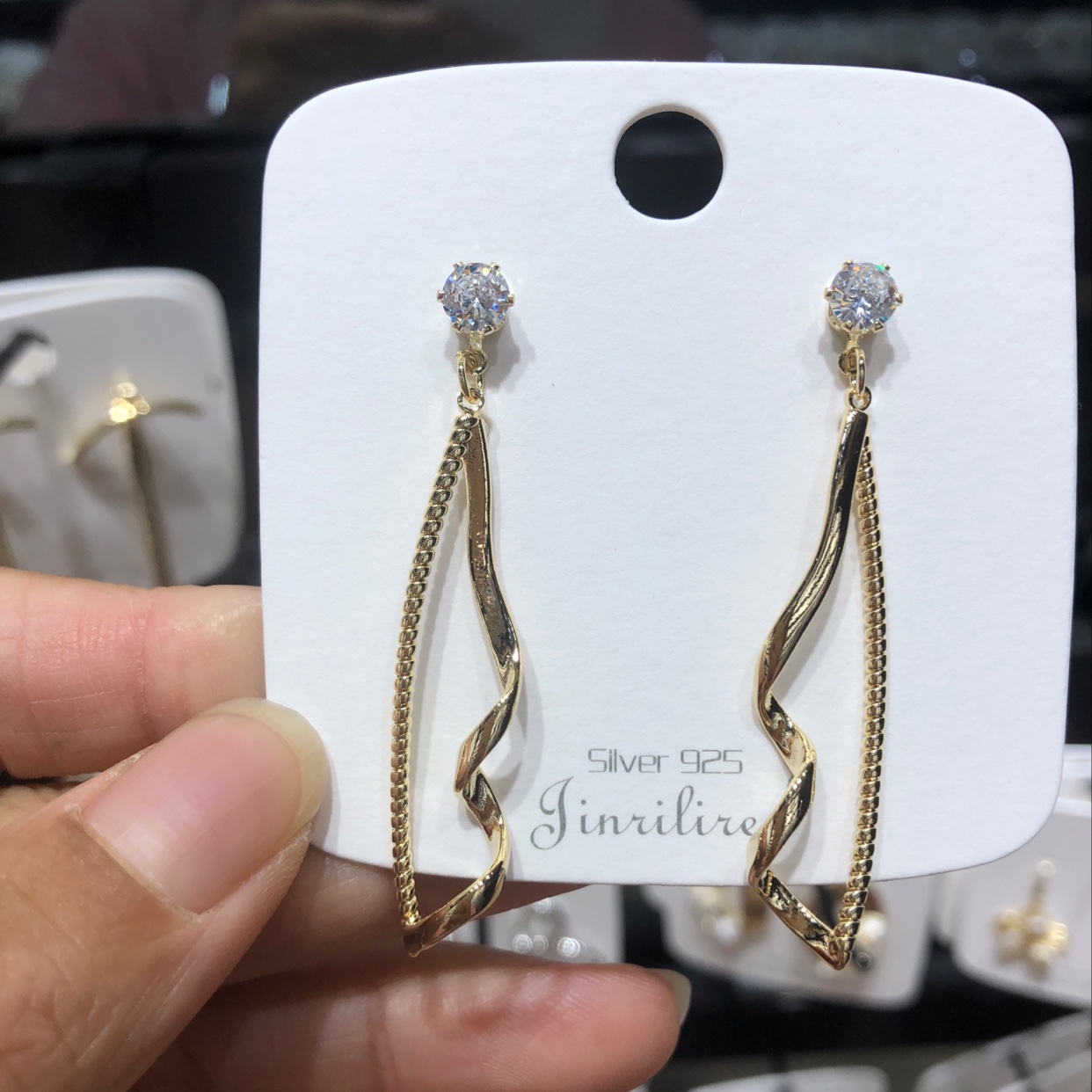 Today's beauty fashion earrings and earrings thumbnail