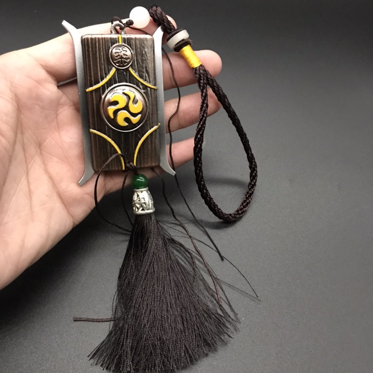 New anime-themed Assassin 567 metal token alloy weapon model keychain pendant Assassin token details Picture