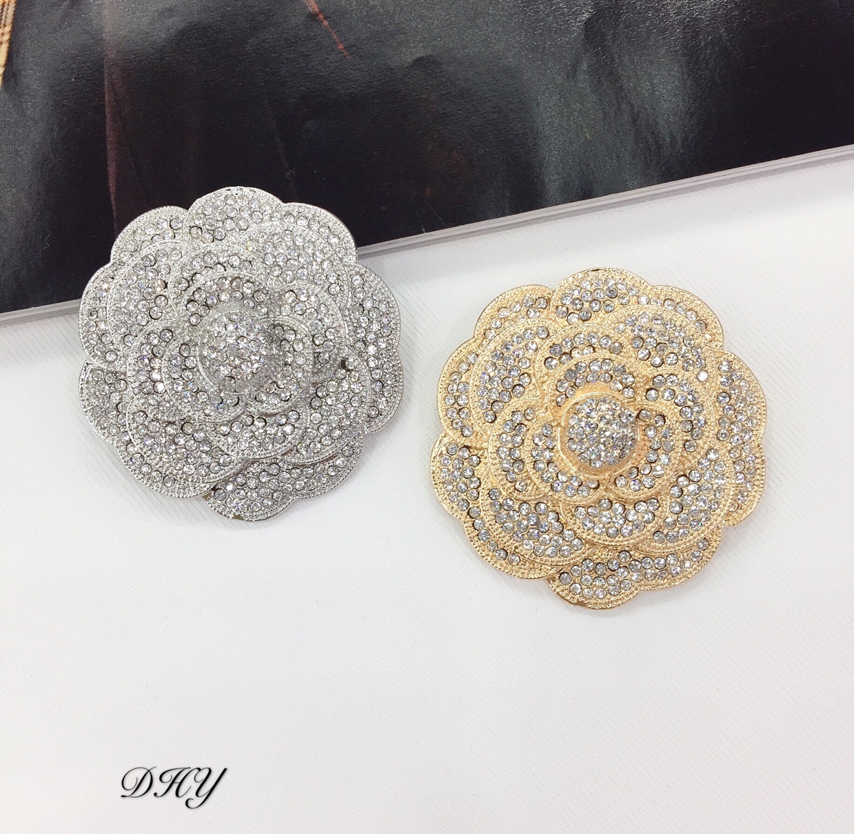 European and American style fashion high-end coat, suit, brooch, clothing accessories
Czech crystal import thumbnail