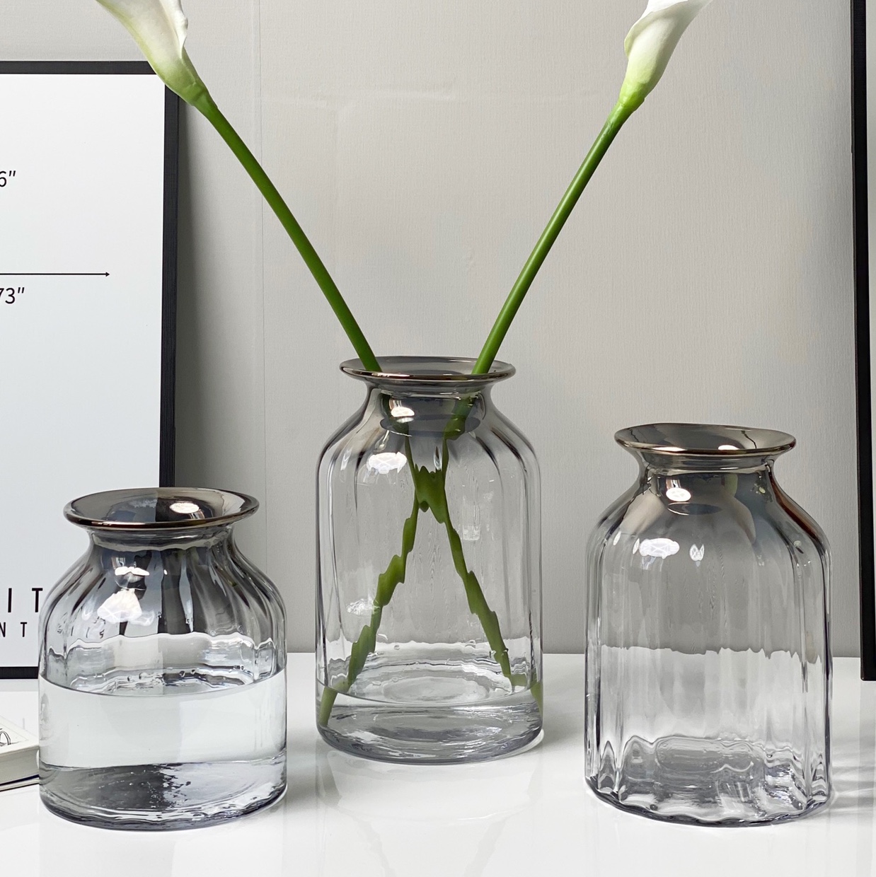 Nordic inr style transparent glass vase with vertical pattern gradient color inside the opening, creative home decoration item, flower arrangement, living room entrance decoration, factory direct sales and wholesale details Picture