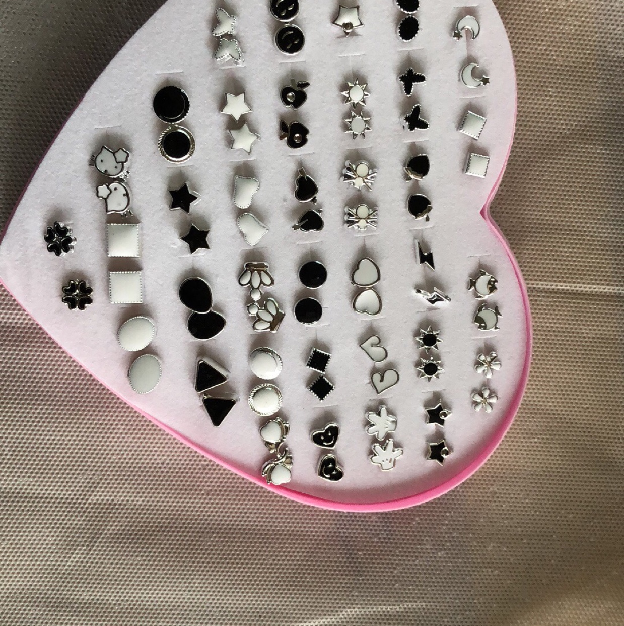黑，白款