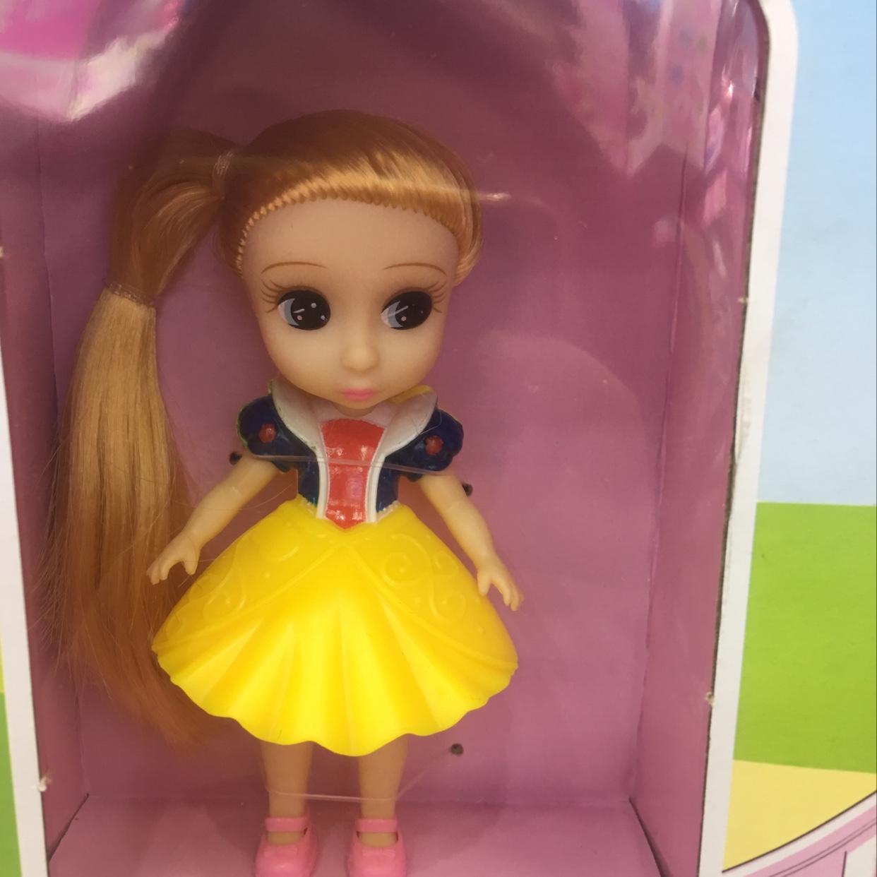 Mini dolls build house of blocks in every house details Picture
