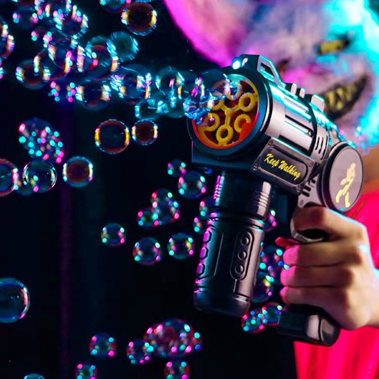 The popular multi-hole large-sized leak-proof electric bubble gun, a fully automatic bubble-blowing machine with a girlish heart, is a children's toy