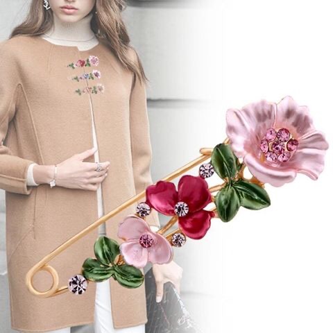 Hot style brooch thumbnail