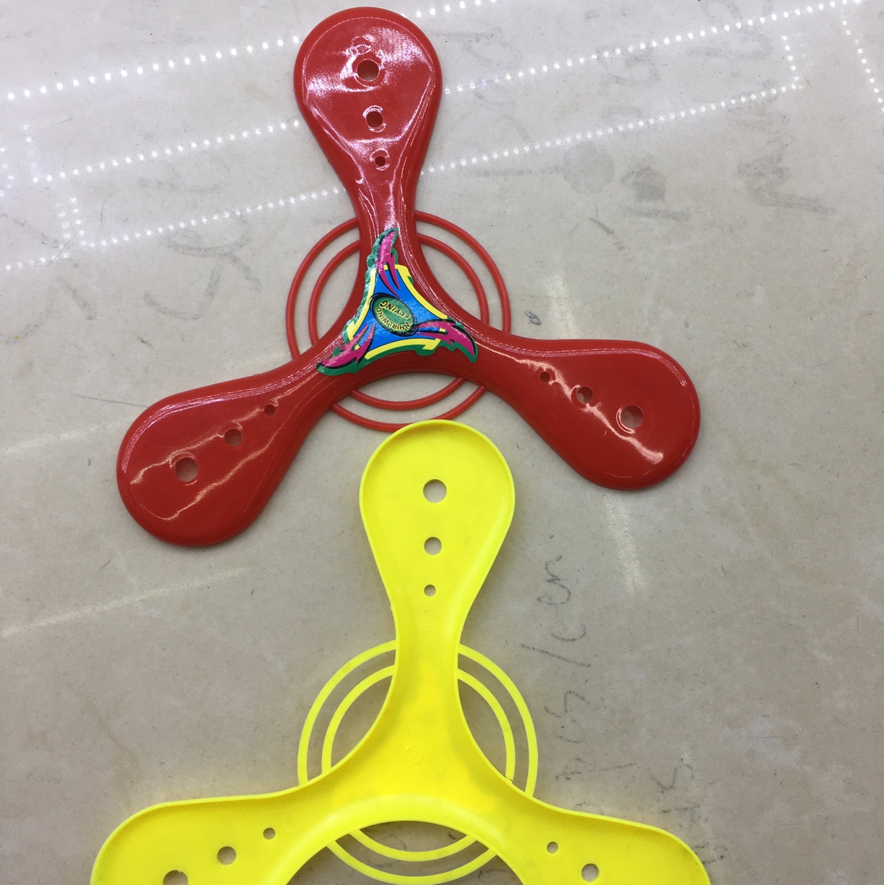 产品名称：19.5厘米中号三角回旋标体育塑料儿童玩具 宠物训练互动飞盘产品图