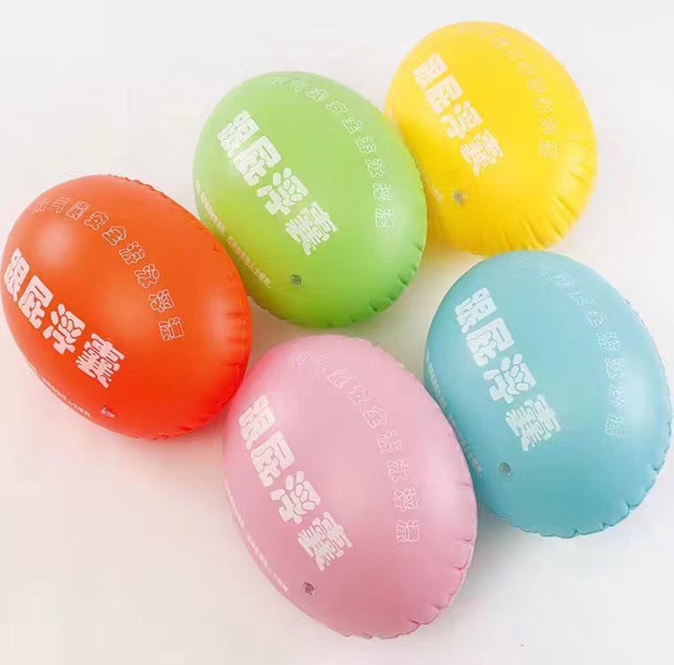 Follow the shadow, children and adults to learn swimming equipment details Picture