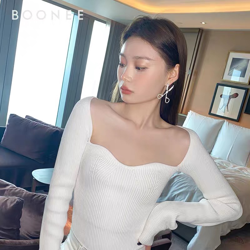 New design sense diamond-encrusted super sparkling scissor earrings, simple and fashionable, best-selling personalized long stud earrings, trendy for women Application Scenario
