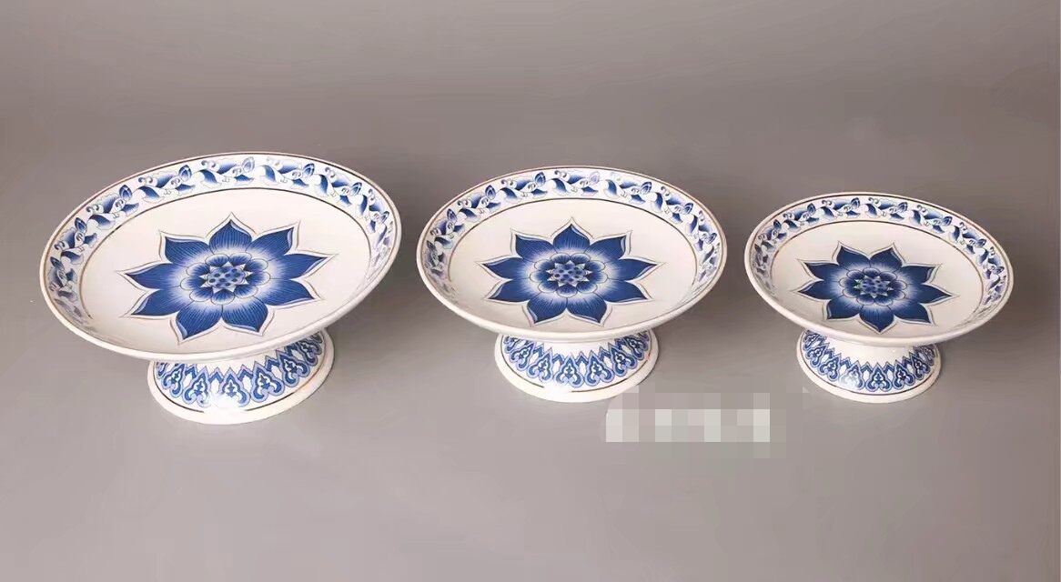 Auspicious Buddhist altar blue and white fruit plate