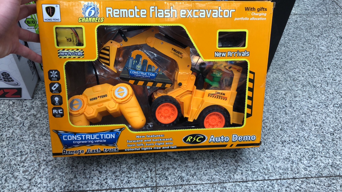 Remote-controlled charging excavator with light charging and remote-controlled excavator